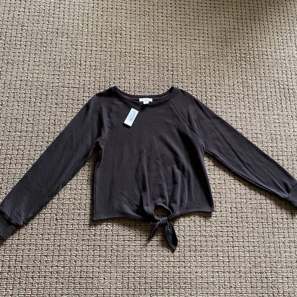 Cute charcoal long sleeve shirt!!